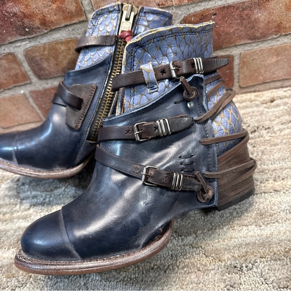 Freebird by Steven Crue Women's Leather Bootie Boots Blue, Size 7 Ankle Zip - Picture 11 of 13